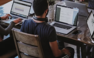 photo-1521737711867-e3b97375f902